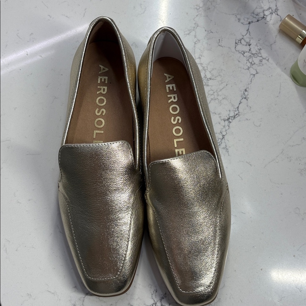 Aerosoles Women's Paynes Gold Leather Loafer US Size 7M. New without box.